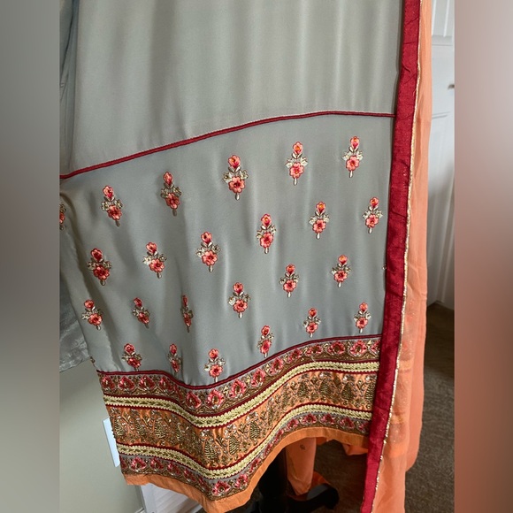 Palazzo Suit - Picture 3 of 5